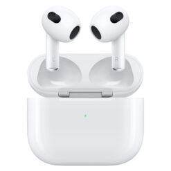 هدفون بلوتوثی اپل مدل AirPods 3 با نویز کنسلینگ میکروفون (ENC)، درگاه شارژ لایتنینگ، دارای سنسور تشخیص پوست و پشتیبانی از فرمان لمسی، مقاوم در برابر رطوبت و عرق